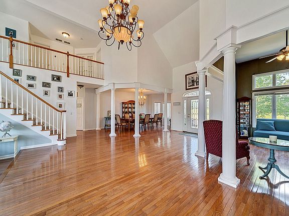 3rd image of 6 Wentworth Ct