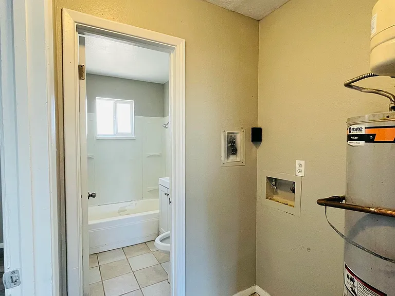 419 Dallas St SE #A — Photo 17