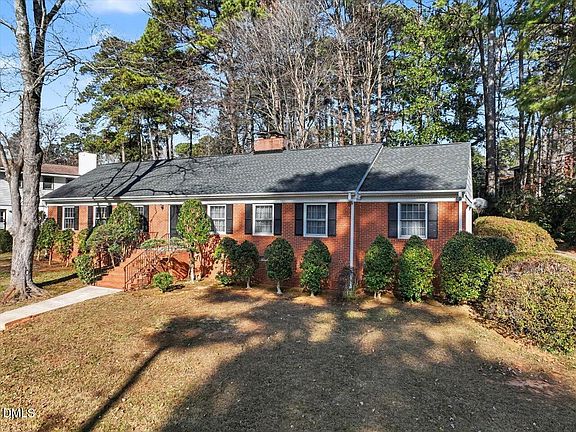 2nd image of 1006 Cuscowilla Dr