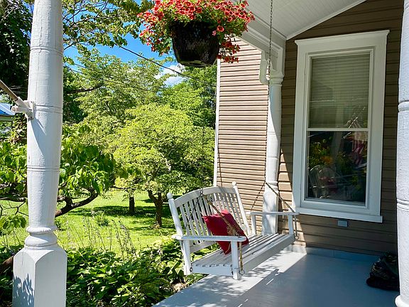 5th image of 107 White St