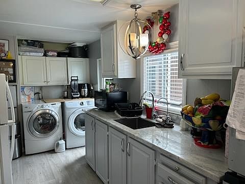 4th image of 2053 E Bayshore Rd Spc 7