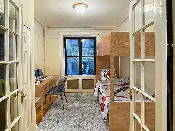 4th image of 165 W 83rd St APT 24