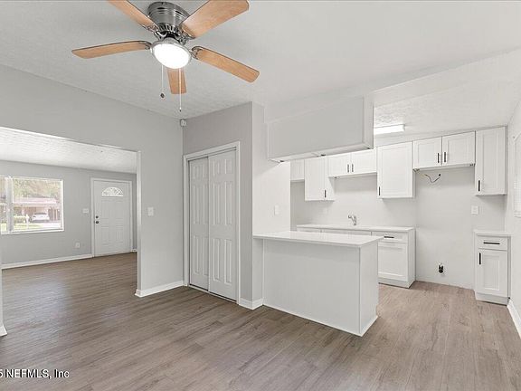4th image of 7567 SHARBETH Drive S
