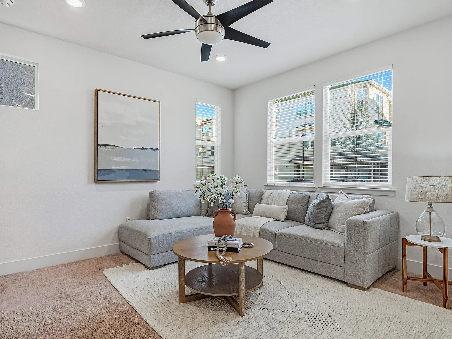 4 bed, 2.5 bath, 1764 sqft, $4,500 — Photo 3