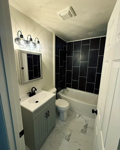 3 bed, 857 sqft, $1,075 — Photo 2