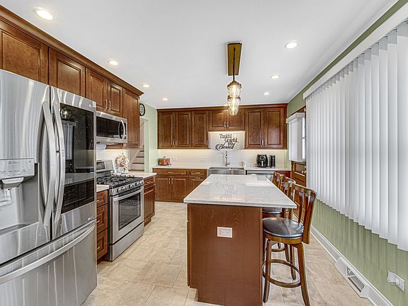 4th image of 16857 University Ave