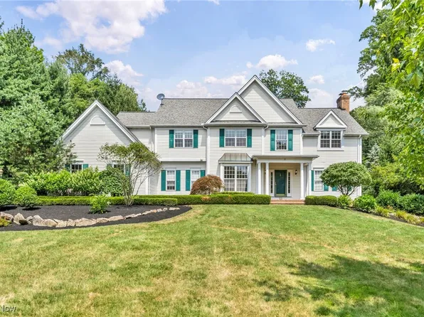 512 Woodland Ct, Chagrin Falls, OH 44022