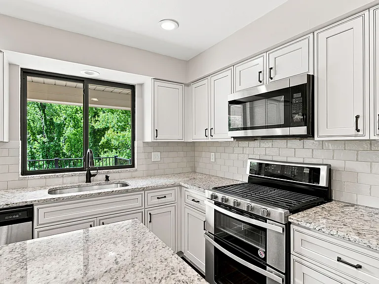 4874 Vermilion Dr — Photo 13