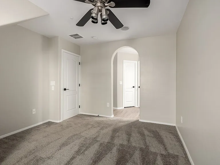 2639 S Harmony Ave — Photo 7