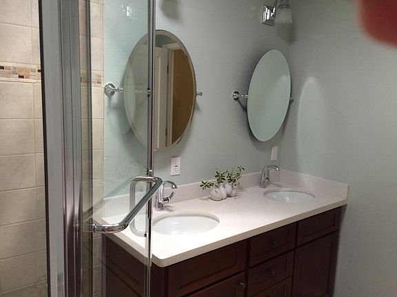 5th image of 1576 McKendrie St