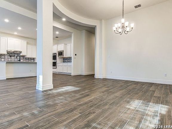 5th image of 593 VALE CT