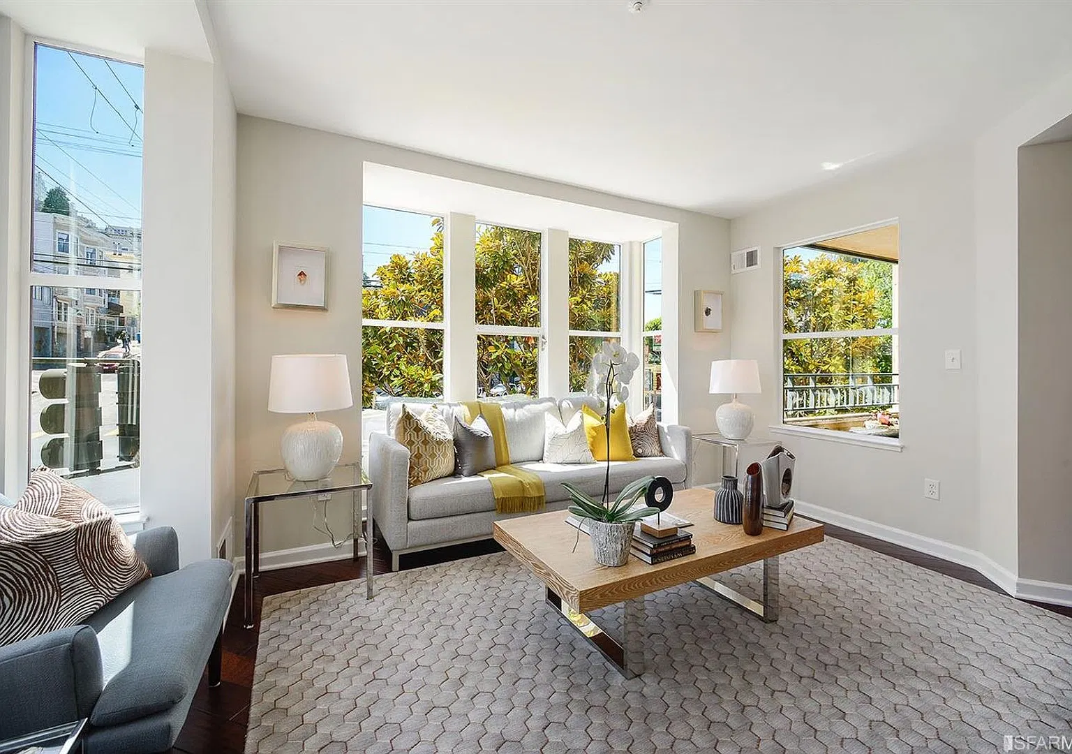 Contemporary 2BR/2BA Condo in the Heart of North Beach Parking Included — Photo 4