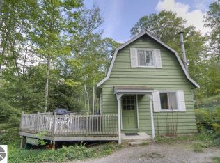 8861 S Dunns Farm Rd, Maple City, MI 49664