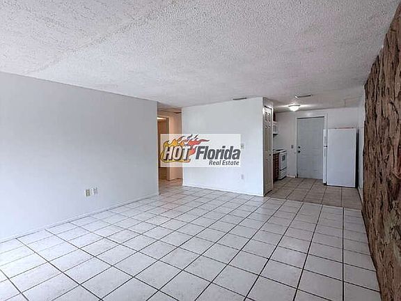 4th image of 1003 Wildflower St APT B