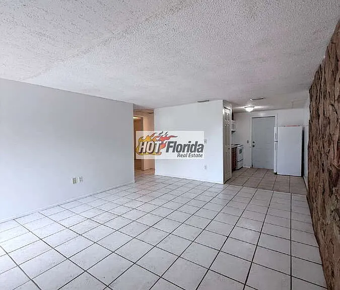 1003 Wildflower St #B — Photo 4