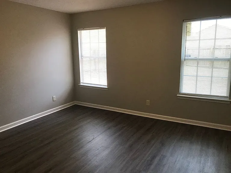 102 S Quail Xing — Photo 8