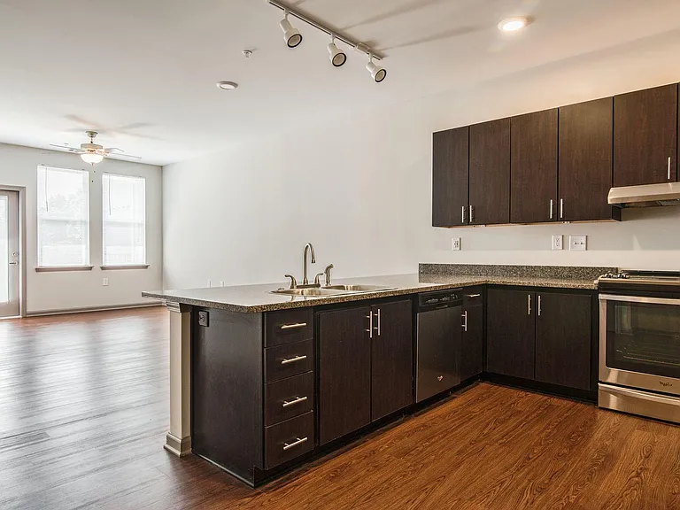 Marvel Apartments — Photo 7