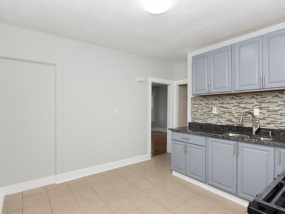 4th image of 35 Torrey St APT 3