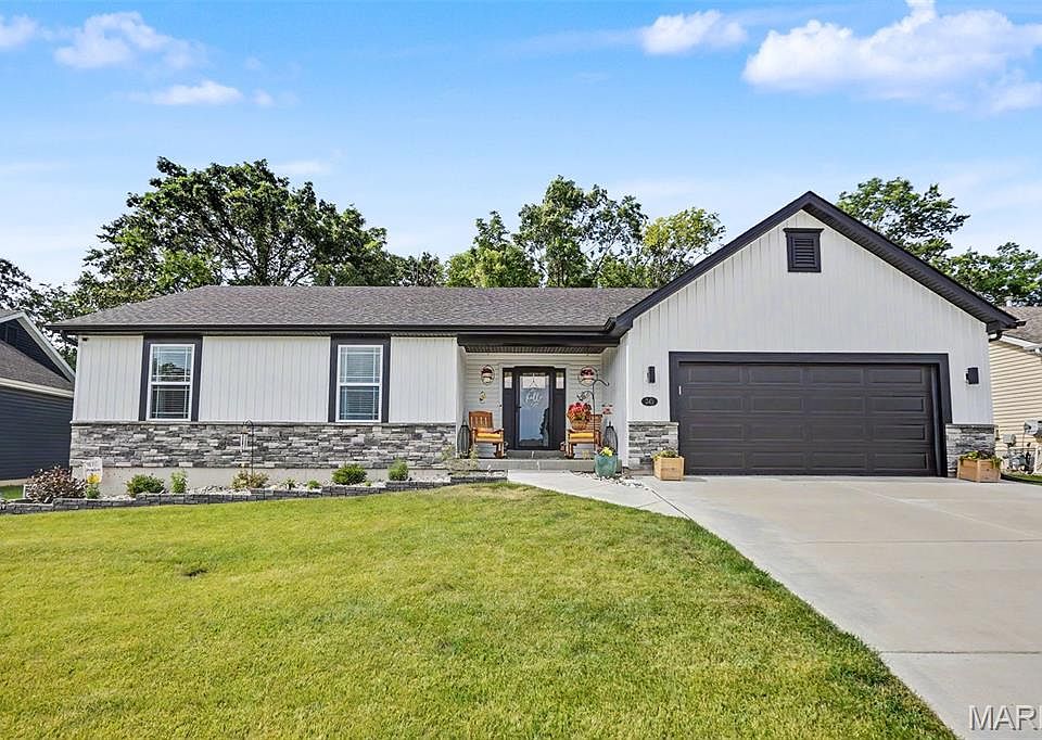 1st image of 343 Birchwood Dr