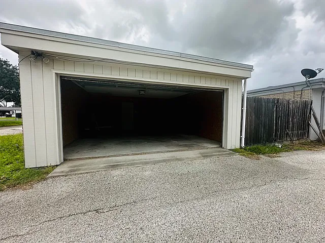 1919 Rettye Dr — Photo 14