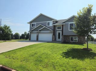 17639 311th St, Shafer, MN 55074