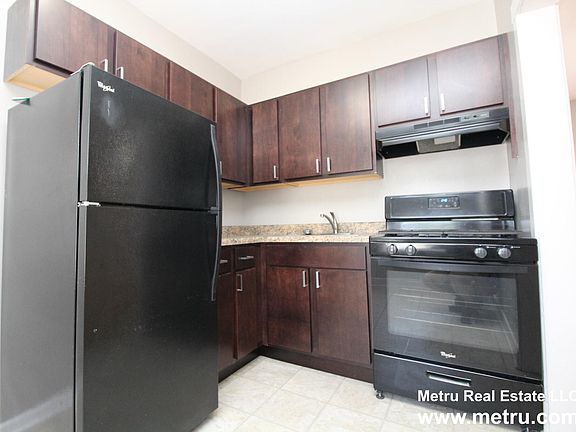 2nd image of 1340.5 W Argyle St #3W