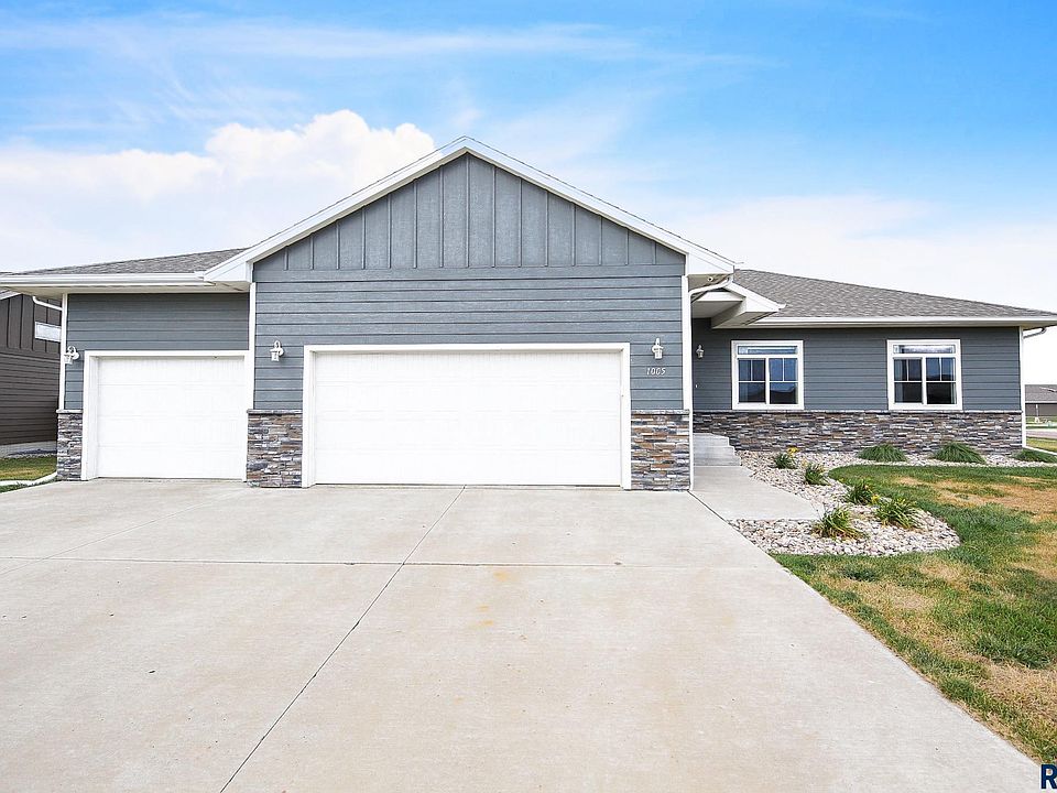 1st image of 1005 Rosewood Dr