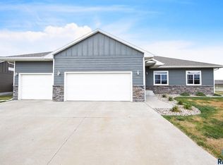 1005 Rosewood Dr, Harrisburg, SD 57032