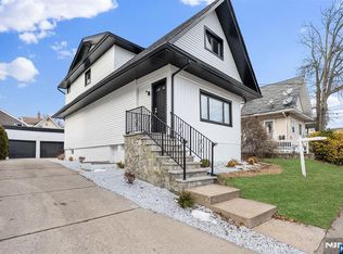 290 Queen Anne Rd, Teaneck, NJ 07666