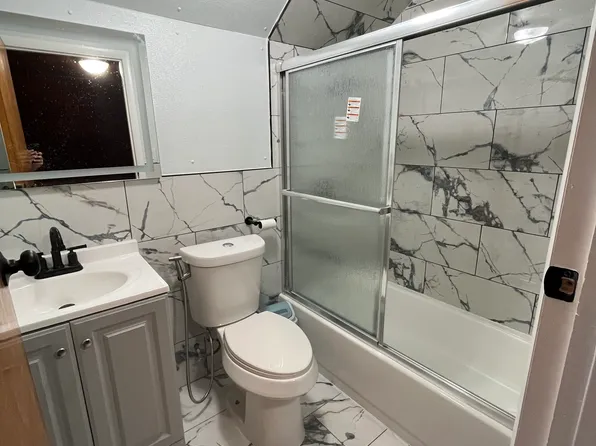 90 Longmeadow Rd Floor 3, Buffalo, NY 14226