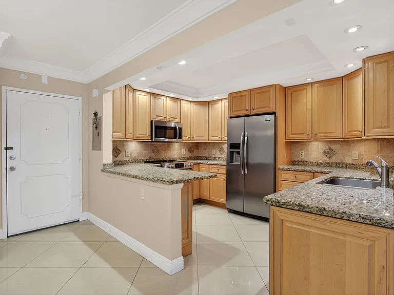 405 N Ocean Blvd #208 — Photo 14