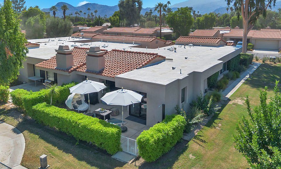 Contemporary Luxury in Sunny Palm Desert
