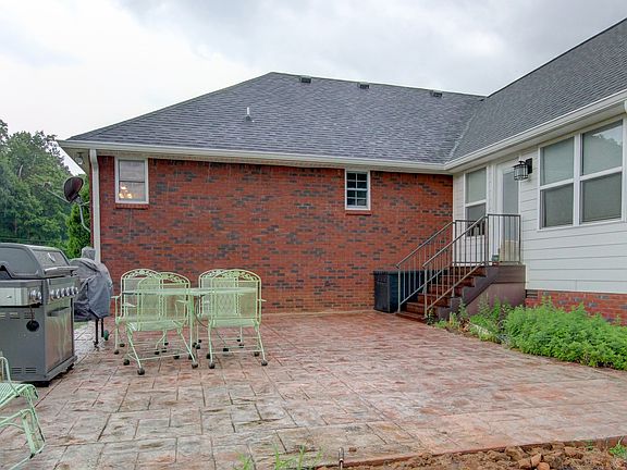 5th image of 915 Gravel Ln