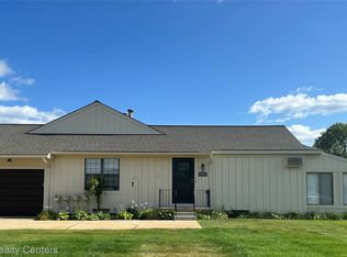12440 Cambridge Blvd Unit 4, South Lyon, MI 48178