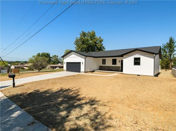 131 Precious Dr, Hurricane, WV 25526