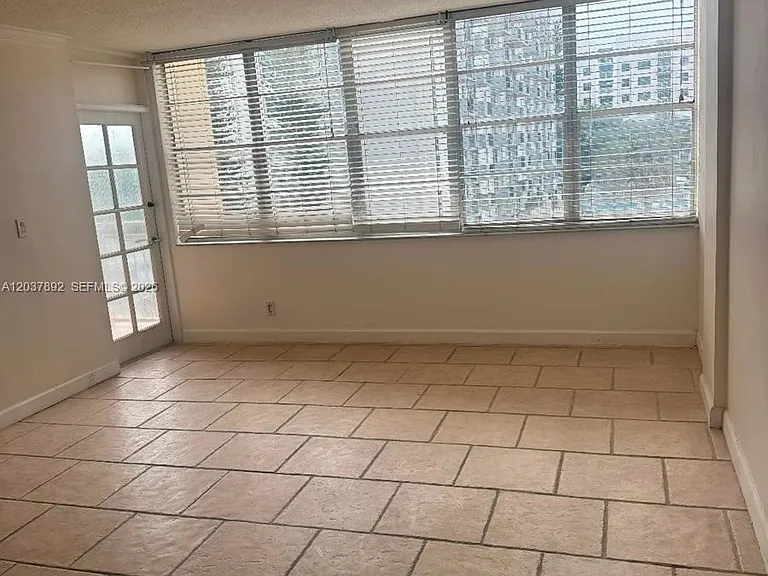 2025 NE 164th St #307 — Photo 8