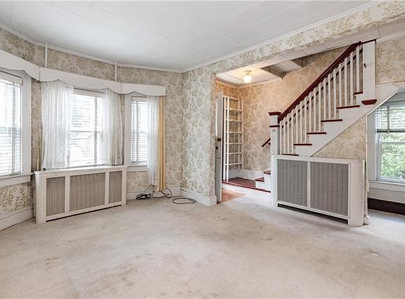 5th image of 93 Lewis St