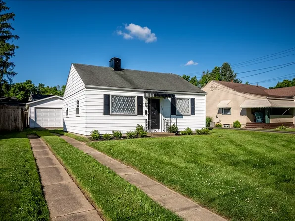 1090 Hillcrest St, Sharon, PA 16146