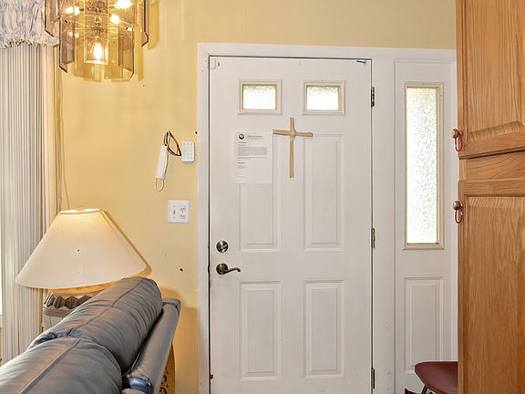 4th image of 208 N Bernice Ct