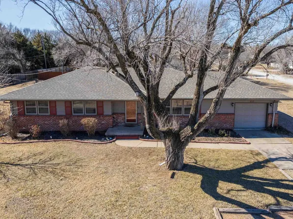 823 N Andover Rd, Andover, KS 67002