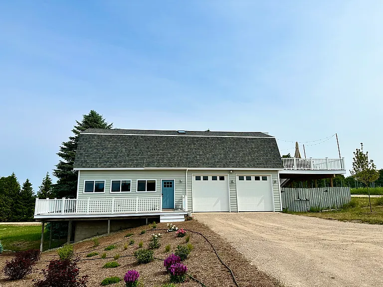 This property has a two car garage that can accommodate large vehicles like SUVs or pick up trucks.