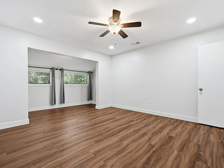 114 Gleneagles Dr — Photo 49