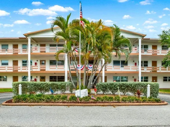 6015 19th St N APT 302, Saint Petersburg, FL 33714