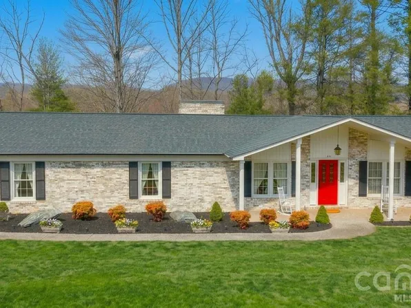 1015 Woodbine Pl NE, Lenoir, NC 28645