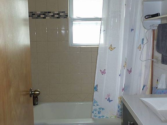 4th image of 1029 Pomona St