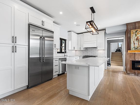 3rd image of 31 Thornhill Rd