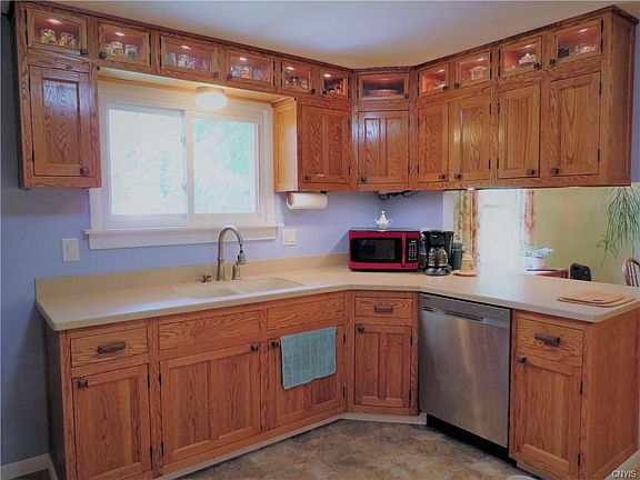 4th image of 107 Craig Cir