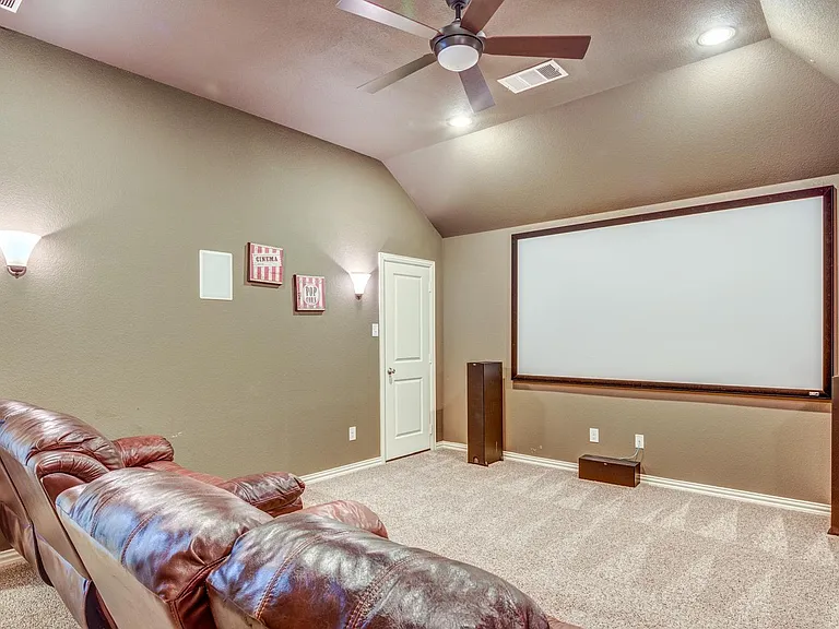 10841 Leesa Dr — Photo 17