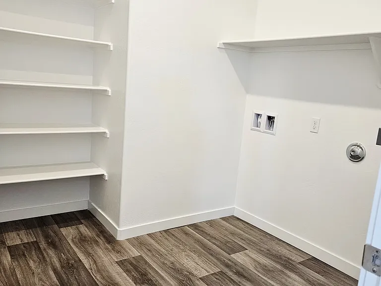 8105 Wandesford Dr — Photo 19