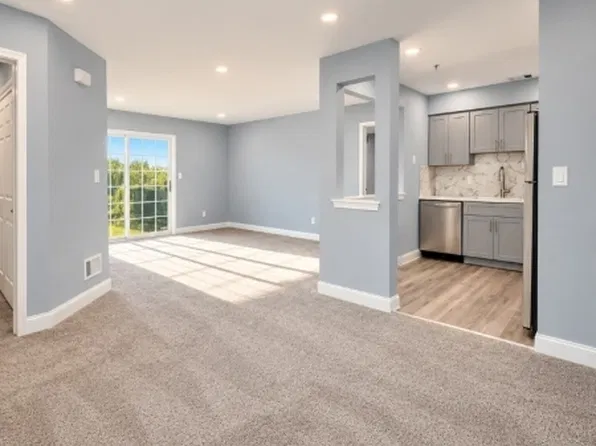 1124 Waterford Dr, Edison, NJ 08817